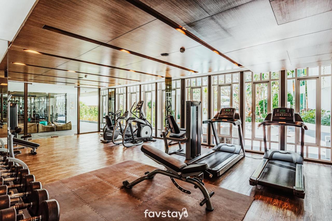Favstay - The Base Downtown Phuket Kültér fotó