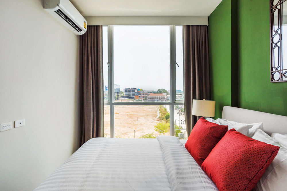 Favstay - The Base Downtown Phuket Kültér fotó