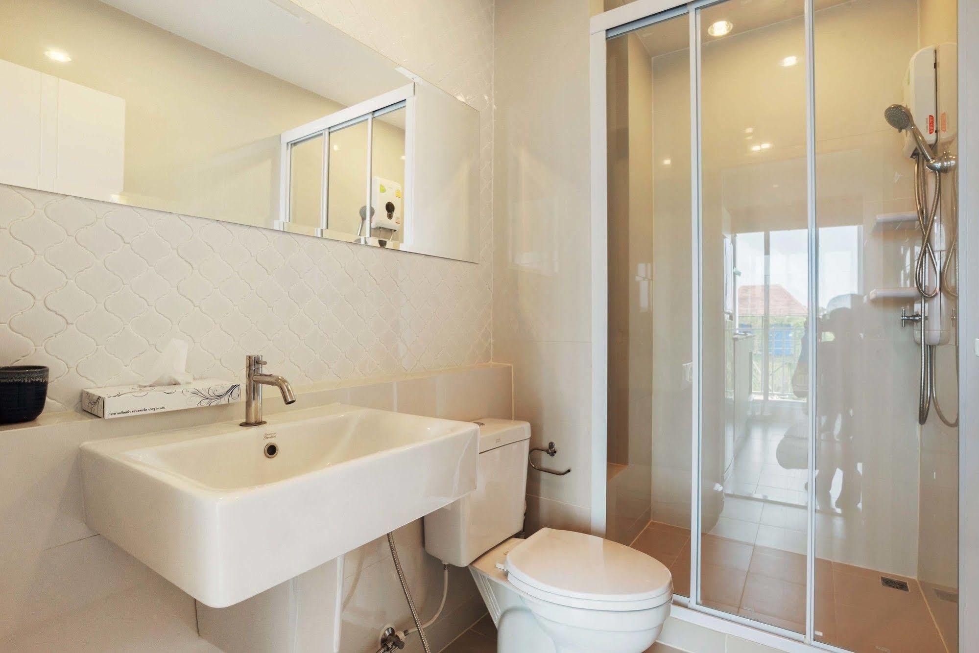 Favstay - The Base Downtown Phuket Kültér fotó