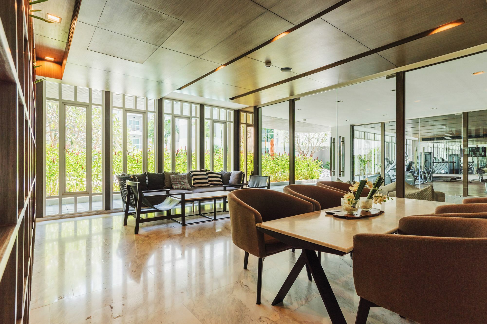 Favstay - The Base Downtown Phuket Kültér fotó